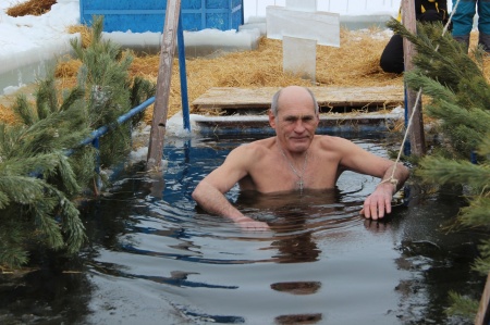На набережной "Мандарин" состоялись крещенские купания копия