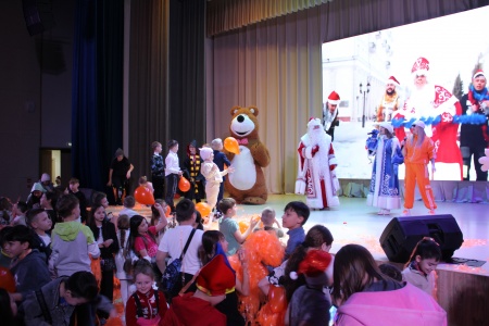 Елка Главы собрала лучших детей Камских Полян на праздник