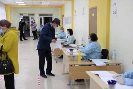 В Камских Полянах начали свою работу избирательные участки