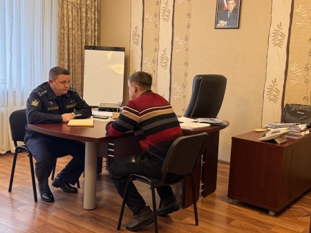 Судебные приставы провели прием граждан Камских Полян