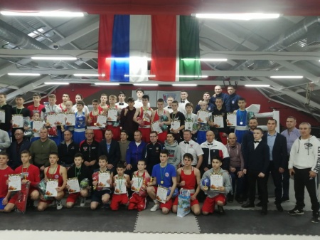 Наши боксеры стали победителями в республиканском новогоднем турнире по боксу на призы Друзей и партнёров клуба бокса «СПАРТА»