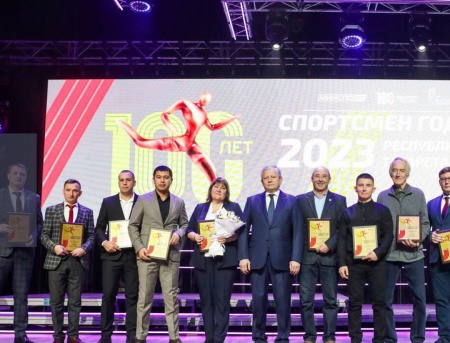 Тренер по баскетболу стала победителем среди лучших тренеров республики копия