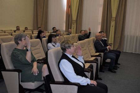 В администрации Камских Полян прошла очередная сессия местных депутатов копия