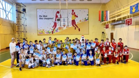 Команда Камских Полян заняла 2-е место в турнире по баскетболу на призы Деда Мороза