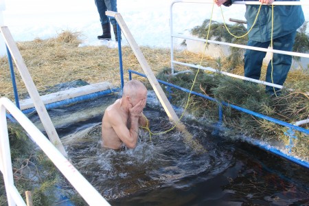 Камполянцы активно поддержали традицию крещенских купаний
