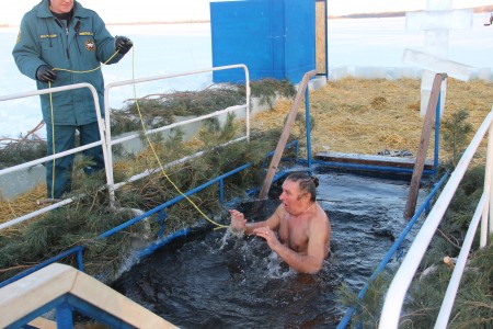 Камполянцы активно поддержали традицию крещенских купаний