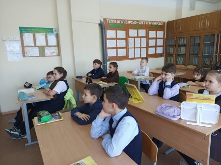Школьники познакомились с творчеством татарского писателя Факила Сафина копия
