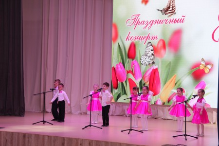 В центре "Чулман-Су" прошел праздничный концерт к 8 Марта копия