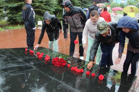 Камполянцы возложили цветы в День памяти и скорби