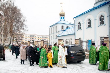 Епископ Пахомий возглавил престольные торжества в храме бессребреников Космы и Дамиана копия