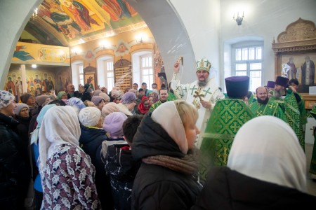 Епископ Пахомий возглавил престольные торжества в храме бессребреников Космы и Дамиана копия