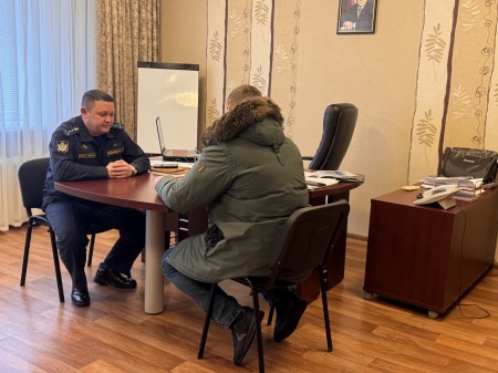 Судебные приставы провели прием граждан Камских Полян