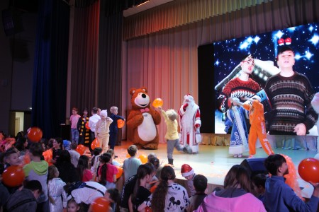 Елка Главы собрала лучших детей Камских Полян на праздник