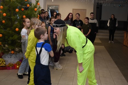 Участник СВО поздравил юных камполянцев с наступающими праздниками