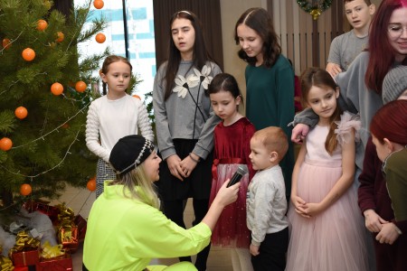 Участник СВО поздравил юных камполянцев с наступающими праздниками