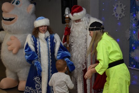 Участник СВО поздравил юных камполянцев с наступающими праздниками