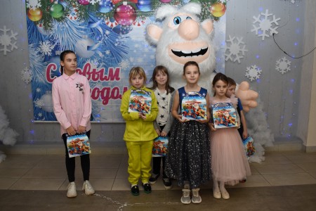 Участник СВО поздравил юных камполянцев с наступающими праздниками