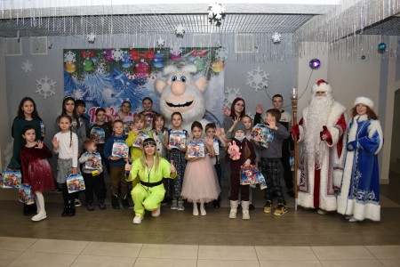 Участник СВО поздравил юных камполянцев с наступающими праздниками