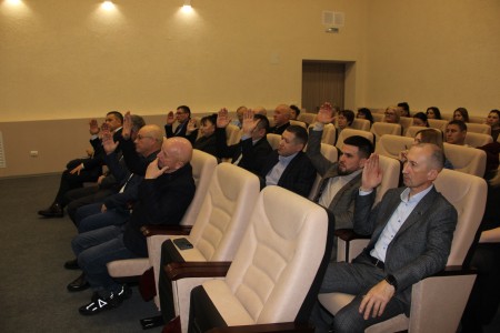 В администрации прошла заключительная сессия депутатов Камских Полян 2025 года