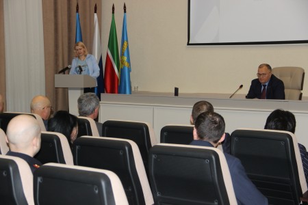 В администрации прошла заключительная сессия депутатов Камских Полян 2025 года