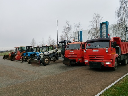 Ежегодный смотр снегоуборочной техники в Камских Полянах: готовность к зимнему периоду