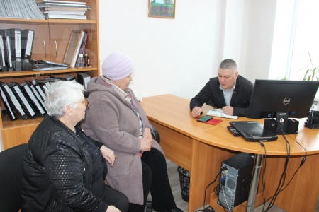 Депутаты Камских Полян провели личные приемы граждан