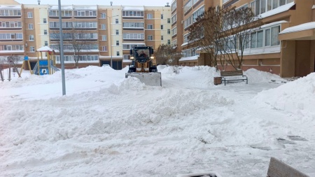 В Камских Полянах ведется работа по уборке снега