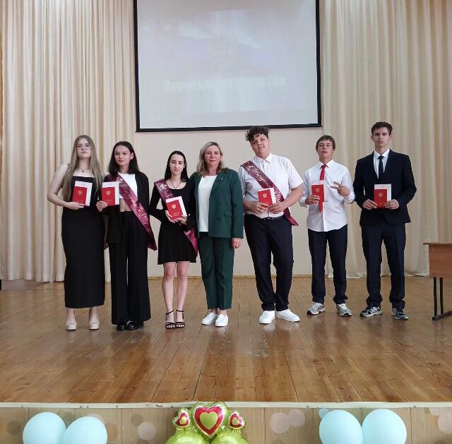 В школе № 1 прошел бал выпускников