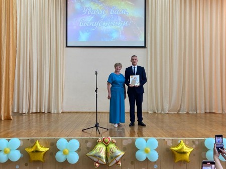 В школе № 1 прошел бал выпускников
