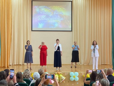В школе № 1 прошел бал выпускников