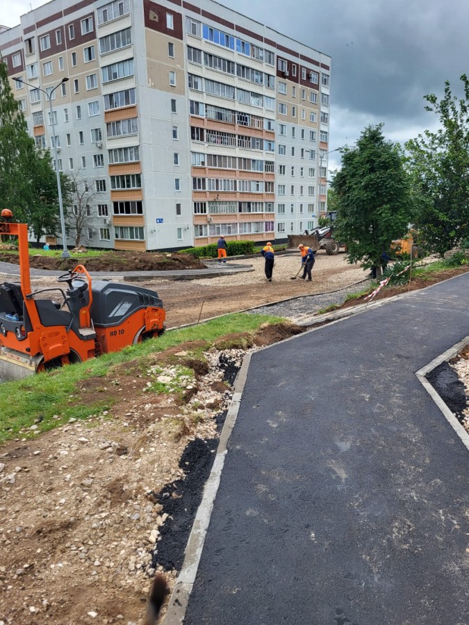 В Камских Полянах продолжаются работы по капитальному ремонту жилого фонда и дворов