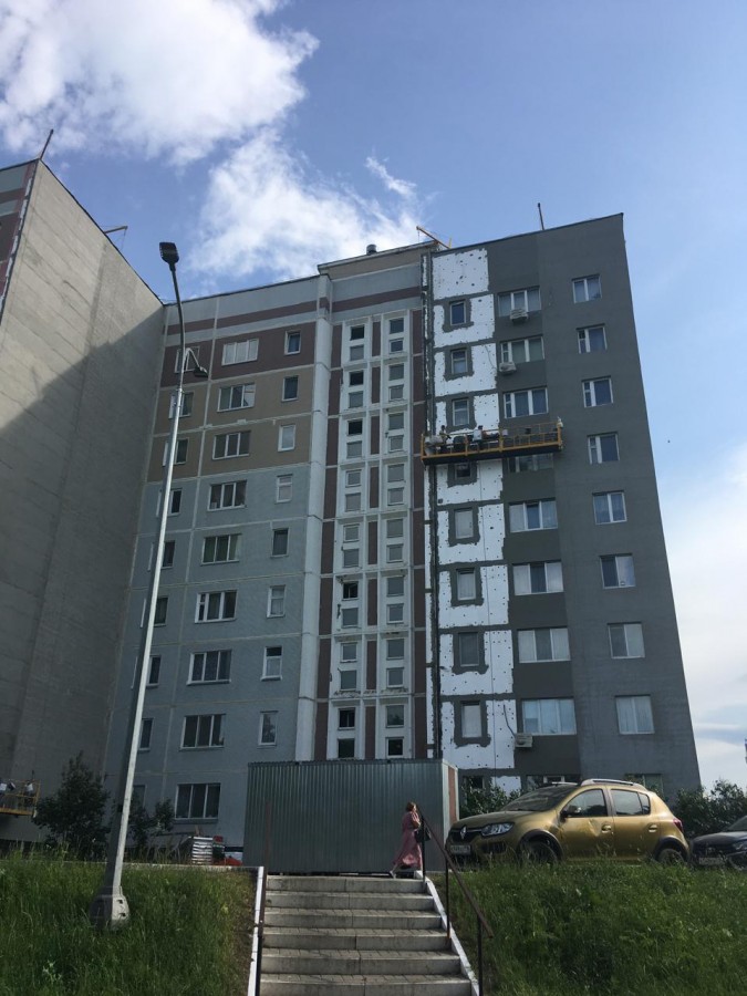 В Камских Полянах продолжаются работы по капитальному ремонту жилого фонда и дворов