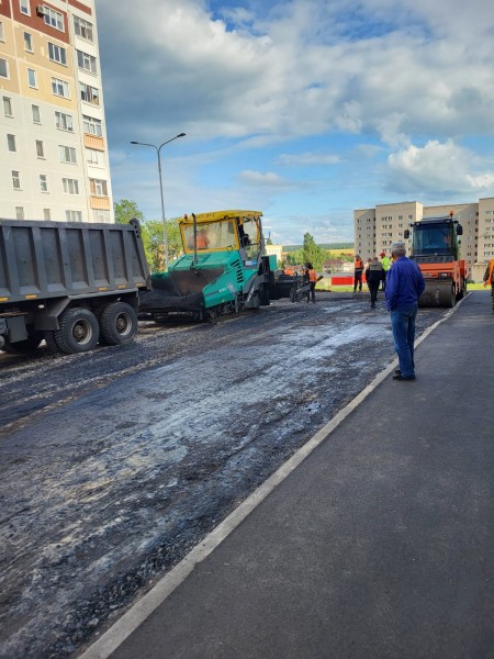 В Камских Полянах продолжаются работы по капитальному ремонту жилого фонда и дворов