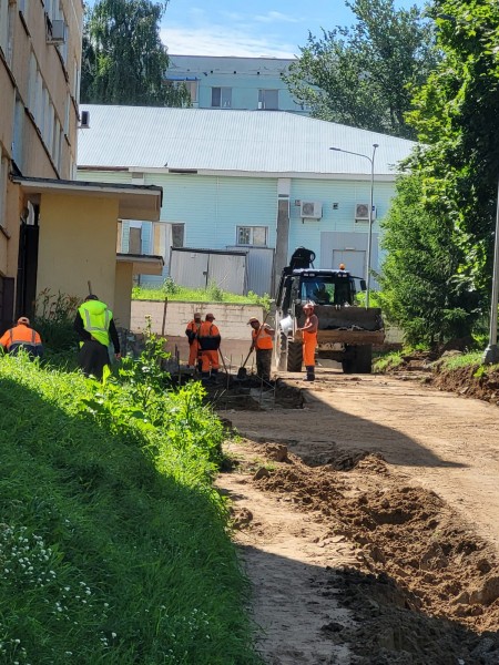 В Камских Полянах продолжаются работы по капитальному ремонту жилого фонда и дворов