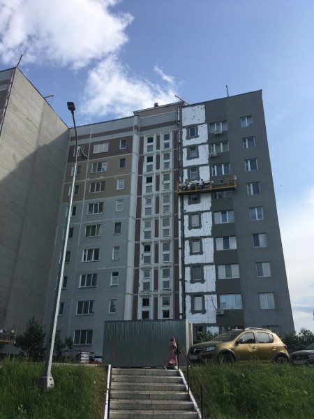 В Камских Полянах продолжаются работы по капитальному ремонту жилого фонда и дворов