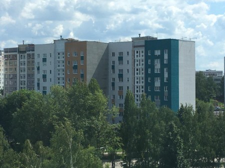 В Камских Полянах продолжаются работы по капитальному ремонту жилого фонда и дворов