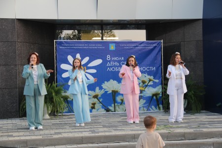 "Вместе мы - семья!": камполянцы отметили День семьи, любви и верности