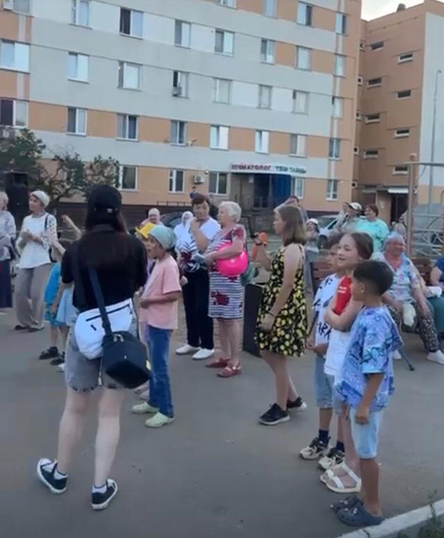 Праздник двора: радость и улыбки!