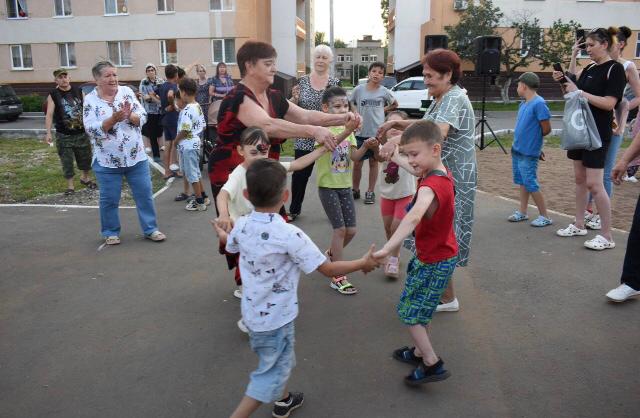 Праздник двора: радость и улыбки!