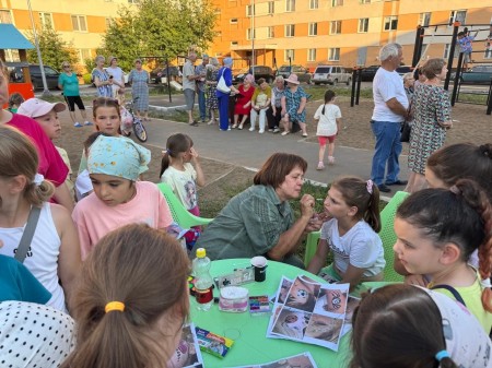 Праздник двора: радость и улыбки!