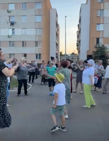 Праздник двора: радость и улыбки!