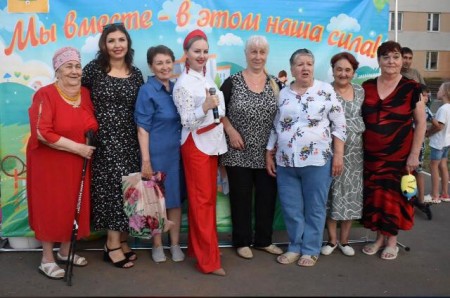 Праздник двора: радость и улыбки!