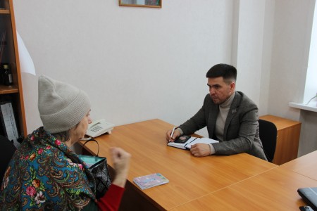 Депутаты Камских Полян провели личные приемы граждан